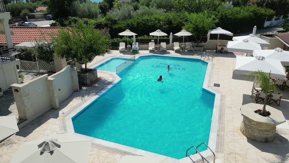 leonidas apartments and suites, Mola Kalyva