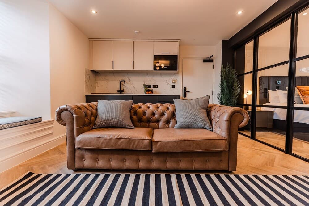 Luxury Georgian Aparthotel by Hauss Ayr - 5mins to Beach, Town Centre!, Ayr, photo 6
