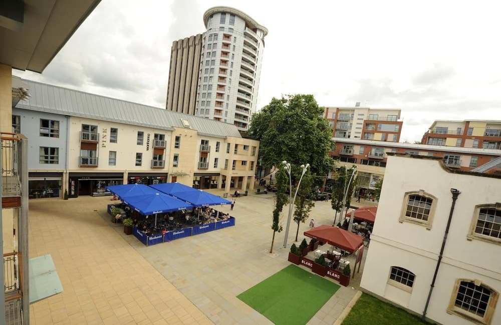 PREMIER SUITES PLUS Bristol Cabot Circus, Bristol, photo 2