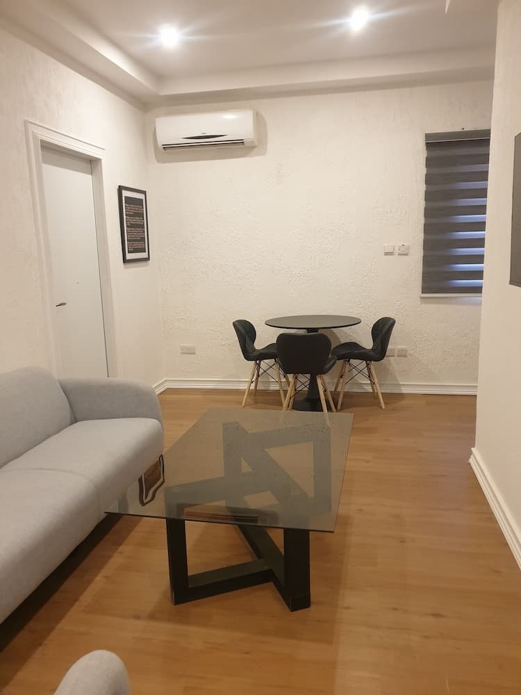 Nicotel, Lekki