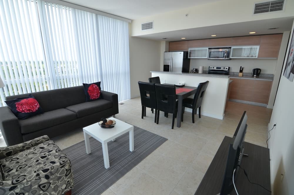 Riviera Luxury Living at River Oaks Marina and Tower, Miami, photo 3