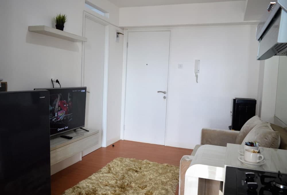 Roomku at Bassura City Apartment, Jakarta