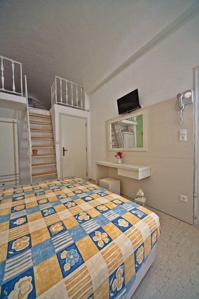 Sellada Apartments, Santorini, photo 3