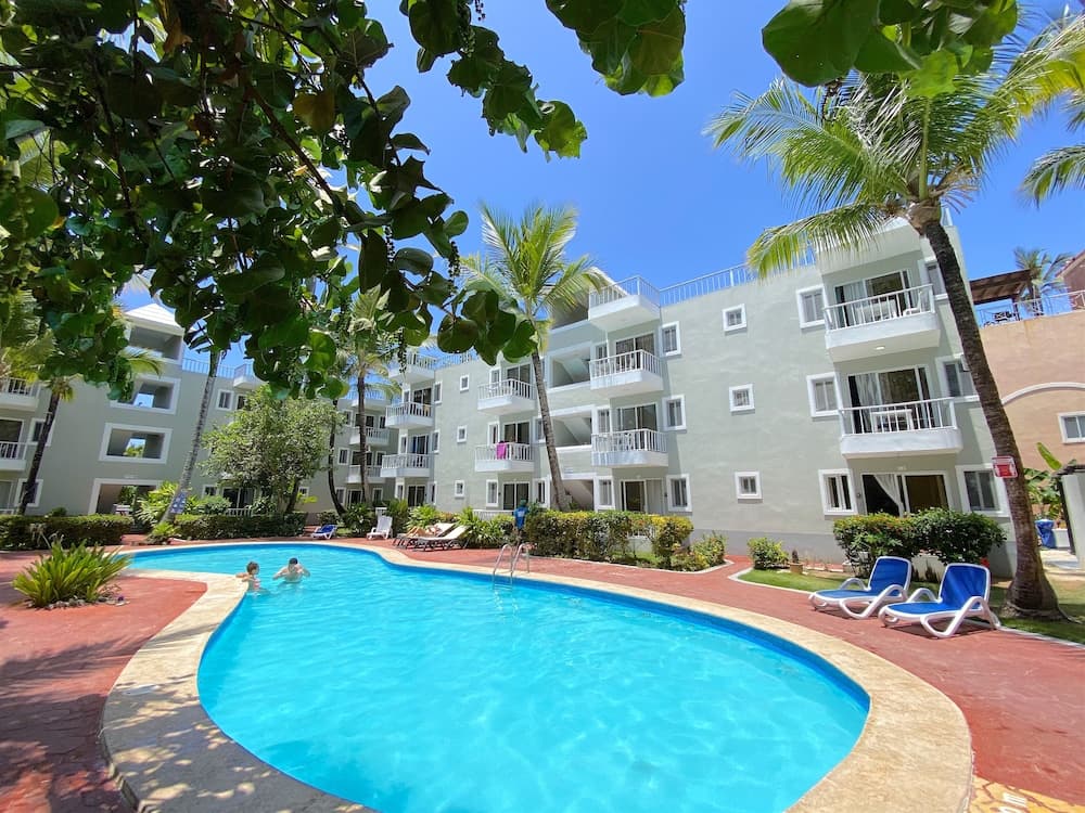 SOL CARIBE SUITES DELUXE Beach Club and Pool, Punta Cana