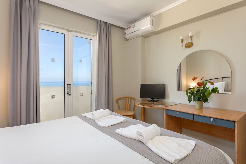 Xenos Kamara Beach, Zakynthos, photo 5
