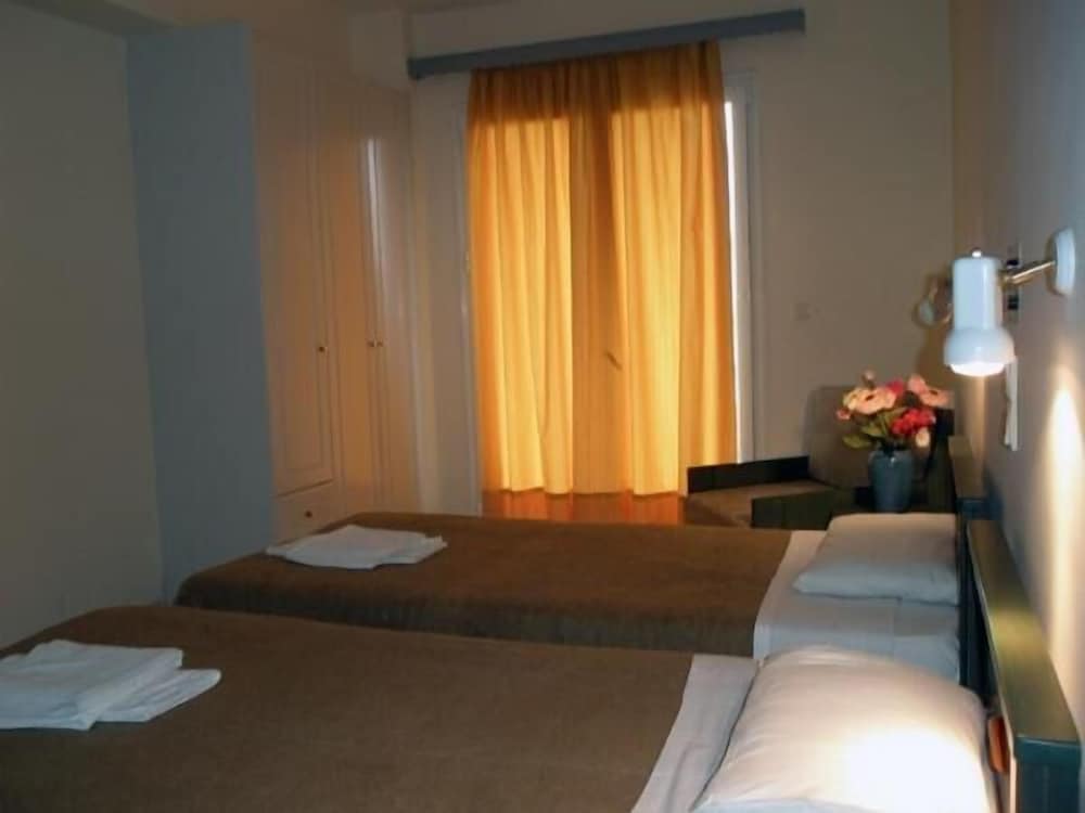 Mythos Beach Hotel, photo 2