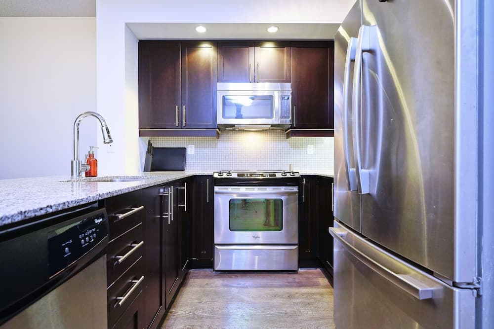 RivetStays - The Adelaide Suites, Toronto, photo 6