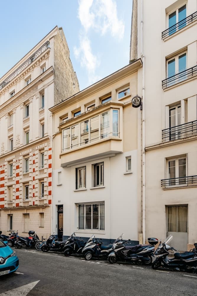 Building at Edgar Suites Auteuil - Le Marois