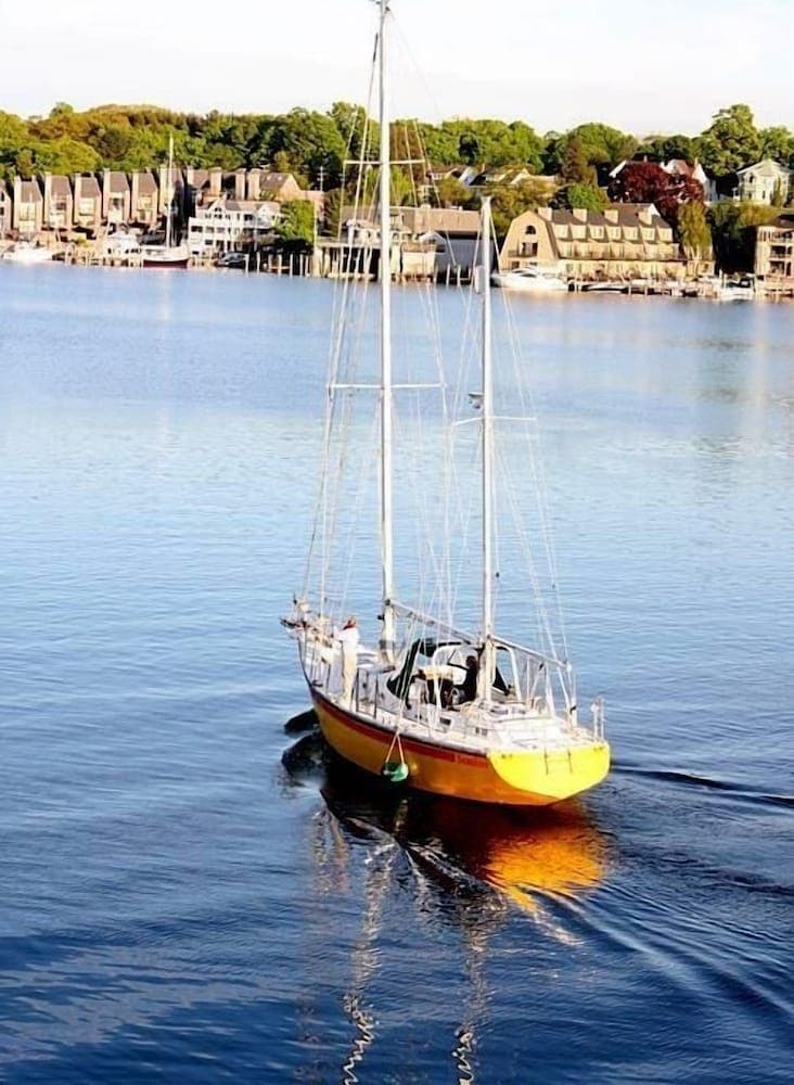 Edgewater Inn- Charlevoix, Charlevoix, photo 2