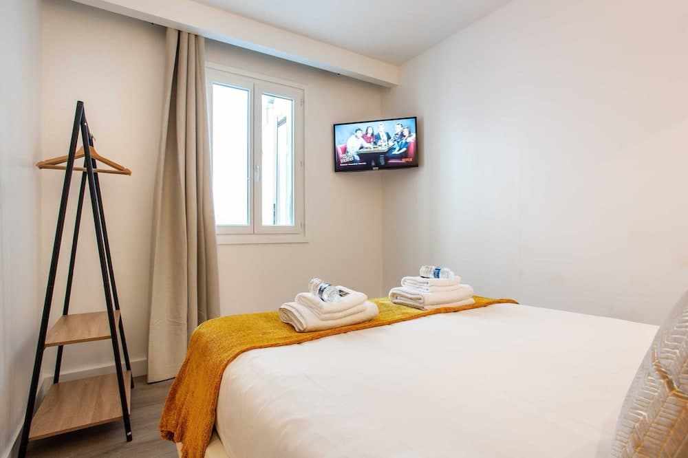 Hotel room at Résidence Paris JAVEL