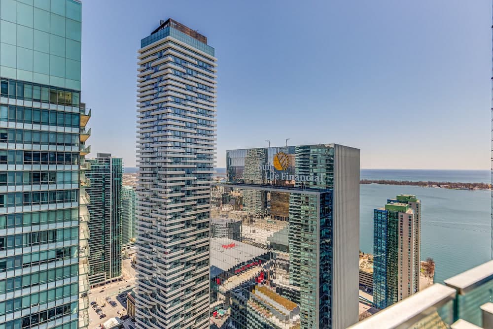 Lavish Suites, Toronto
