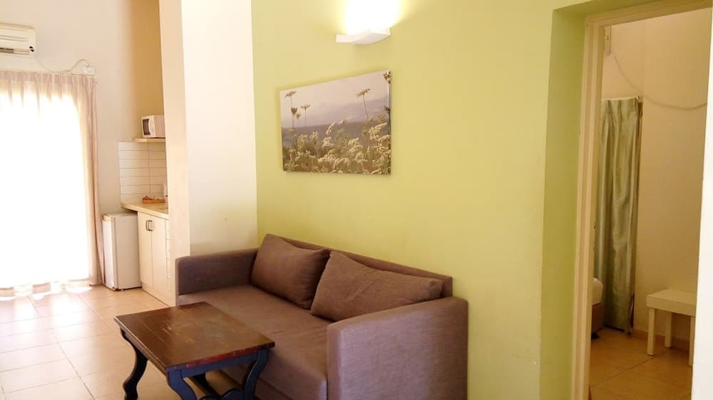Kibbutz Tiratzvi - Country Lodging, Emek HaMaayanot, photo 6