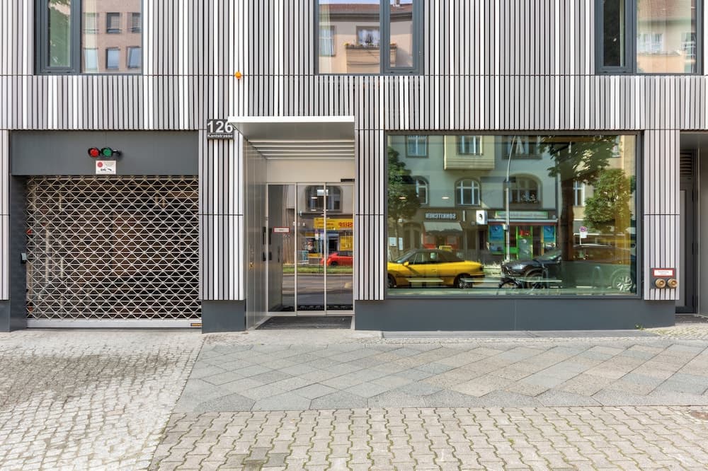 Numa Berlin Savi, Berlin