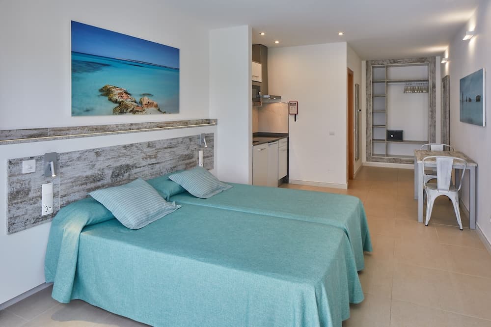 Playa Bella Beach Apartments, Sant Josep de sa Talaia, photo 6