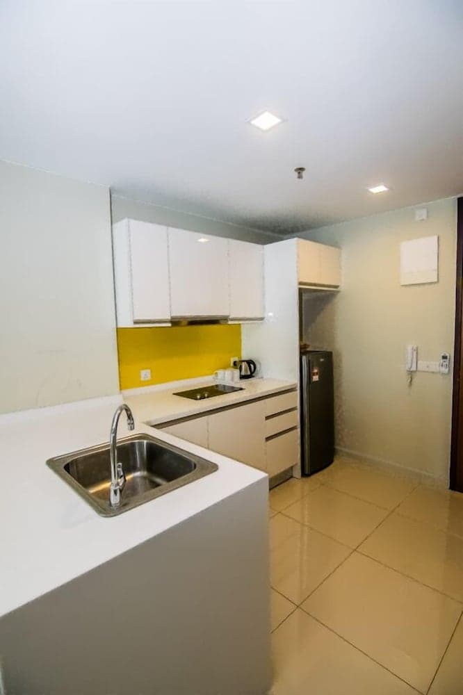 Marina Travellers Suite SKY Karamunsing, Kota Kinabalu, photo 5