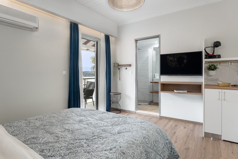 Captain's Seafront Apartments, Lefkada, photo 4
