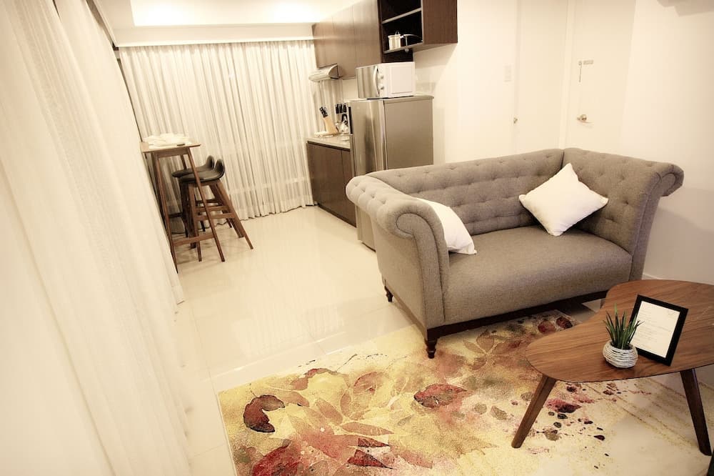 MaxStays Max Style at Fort Victoria, Taguig