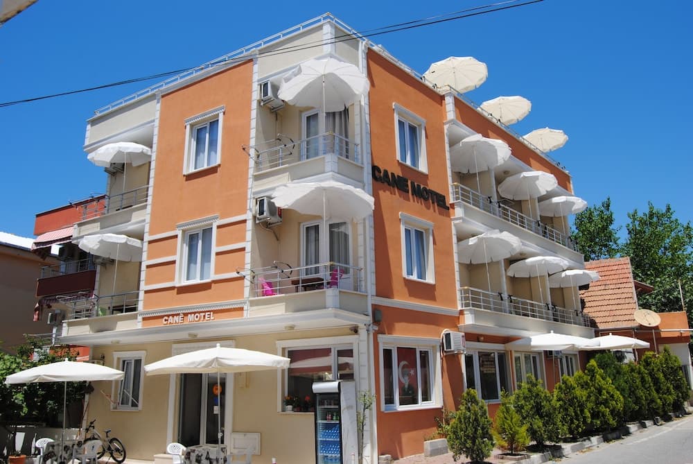 Cane Motel, Marmara