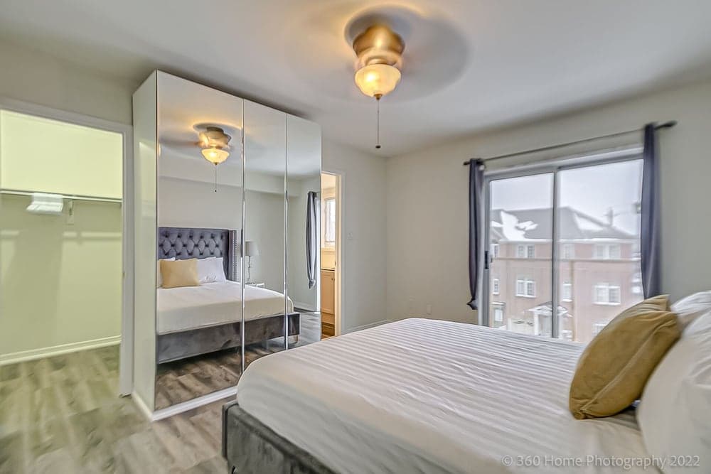 Urban Retreat A Modern 5BR Townhouse, Toronto, photo 4