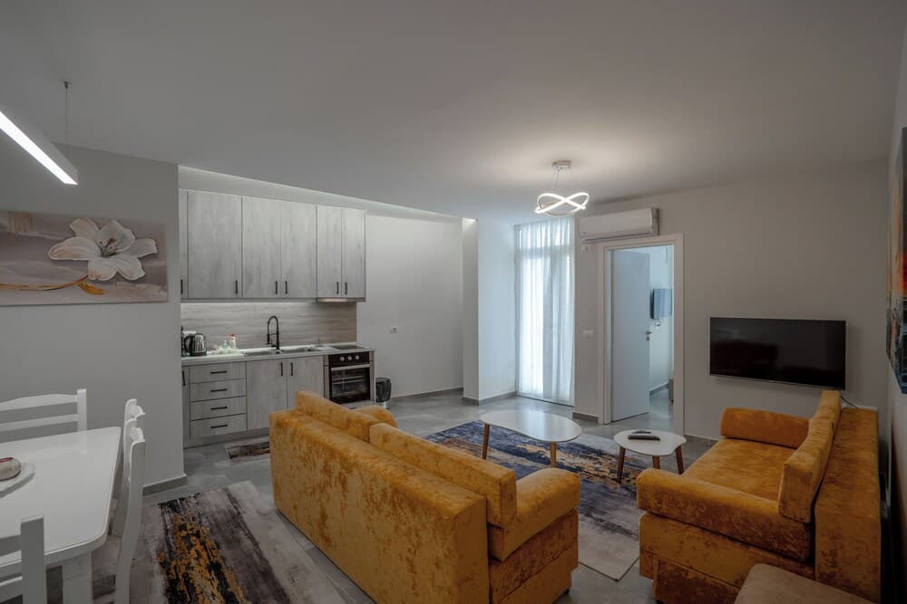 Esel Apartments, Sarandë