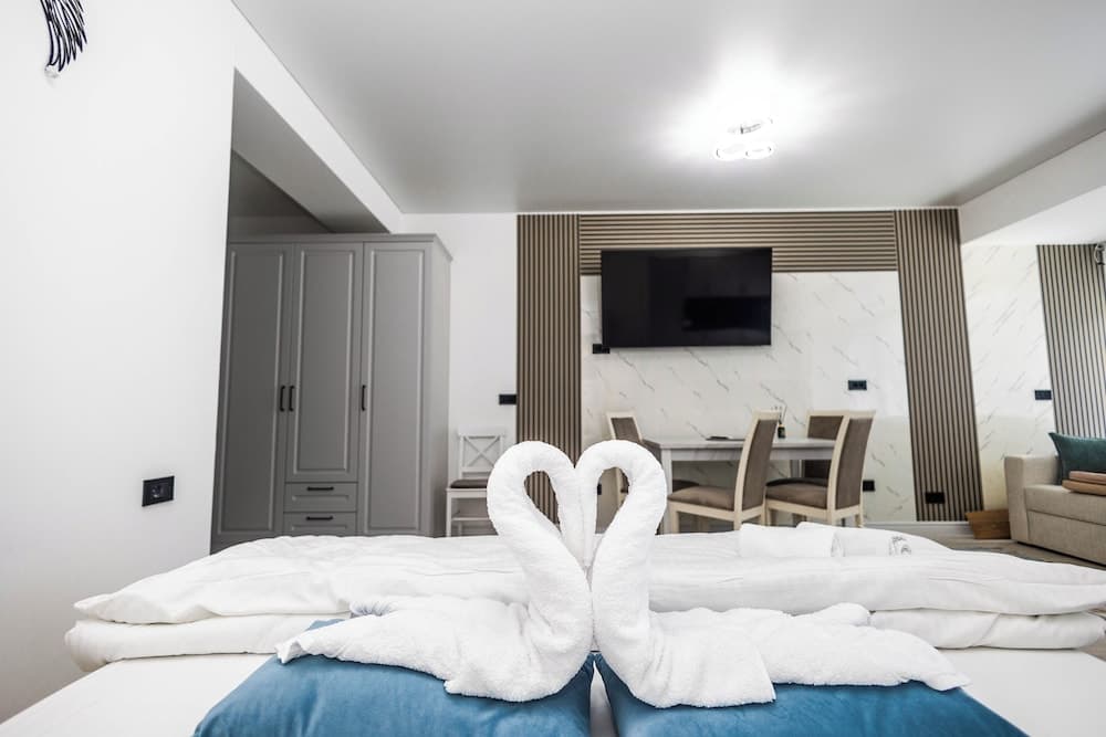White Titanic, Mamaia-Sat, photo 3