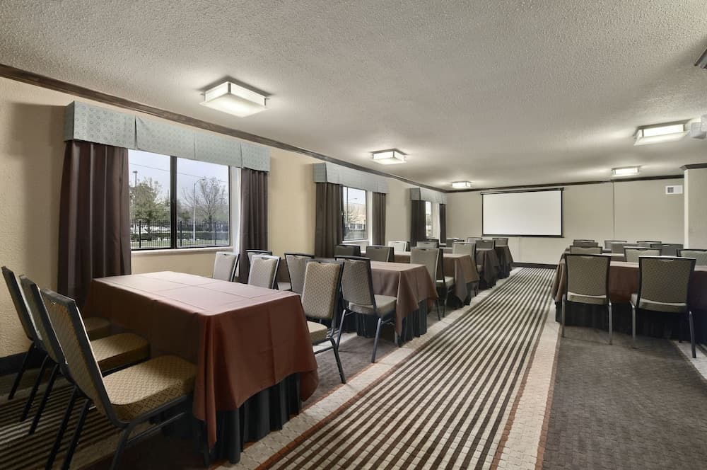 Ramada by Wyndham Houston Intercontinental Airport South, photo 3