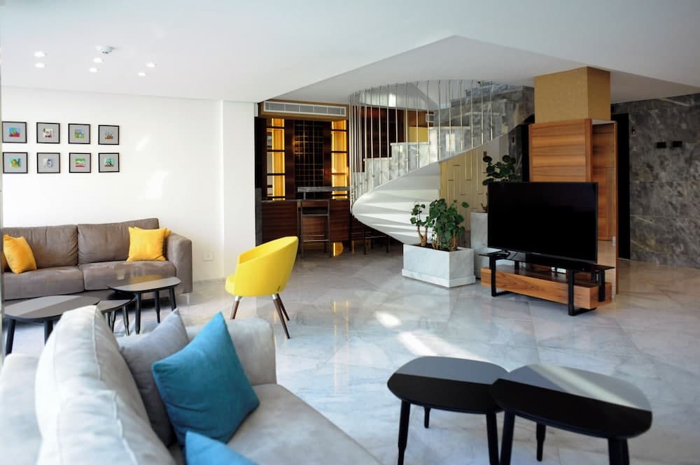 GREY APARTMENT, Jounieh