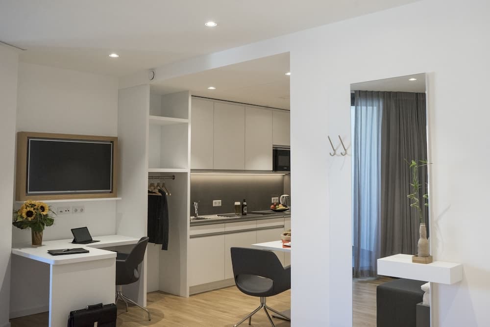 7 Hotel & Boardinghouse, photo 2