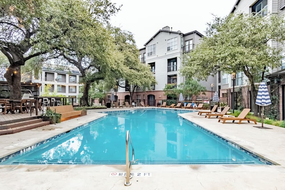 Lynn's Lodging, Austin