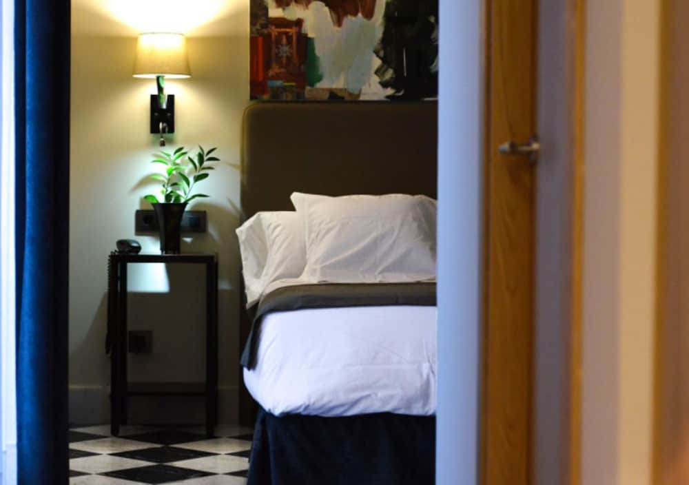 Aguilas5 SevillaSuites, Seville, photo 6