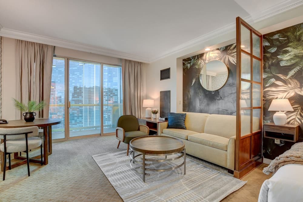 Premium Suite w/balcony at The Signature, Las Vegas, photo 3