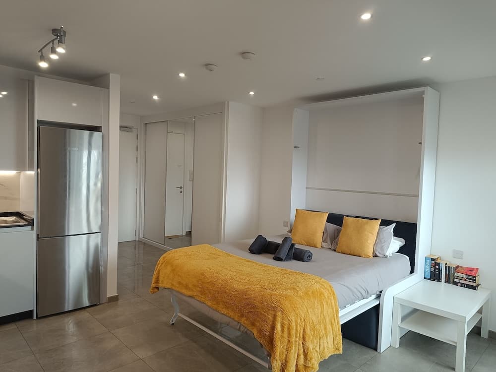E1 18th Floor Studios, Sea & Beach Views, Gibraltar, photo 6