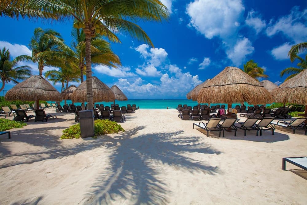 The Elements Oceanfront & Beachside Condo Hotel, Playa del Carmen