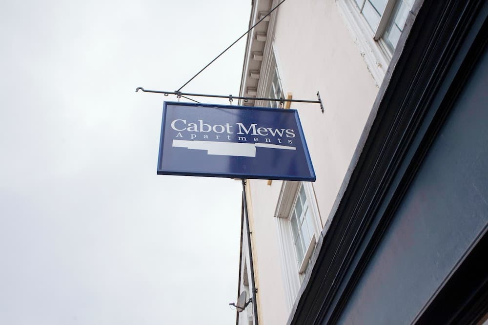 Higgihaus Cabot Mews Aparthotel, Bristol