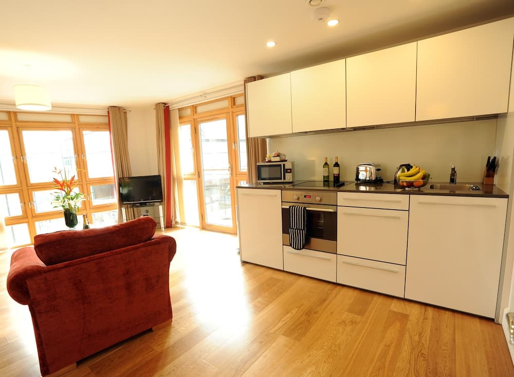 PREMIER SUITES PLUS Bristol Cabot Circus, Bristol, photo 3