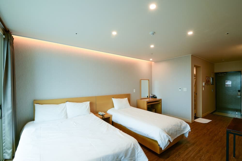 JnB Family Hotel, Seogwipo, photo 4