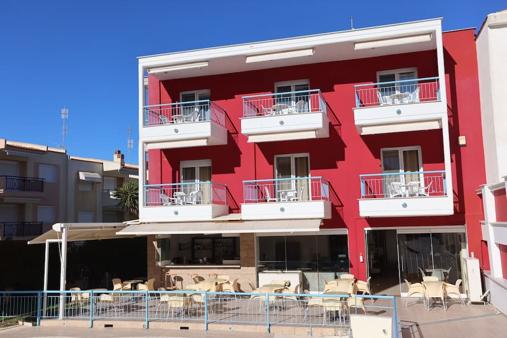 Summer Dream Hotel, Kassandra