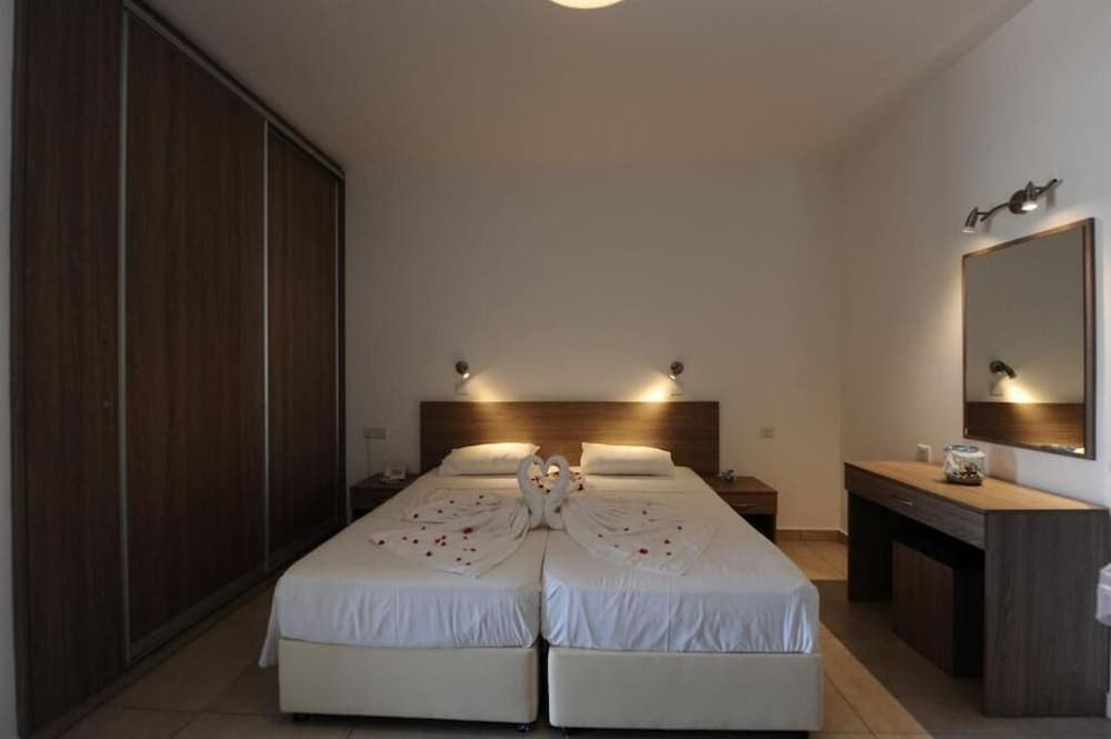 Cosmelenia Hotel Apartments, Ayia Napa, photo 2