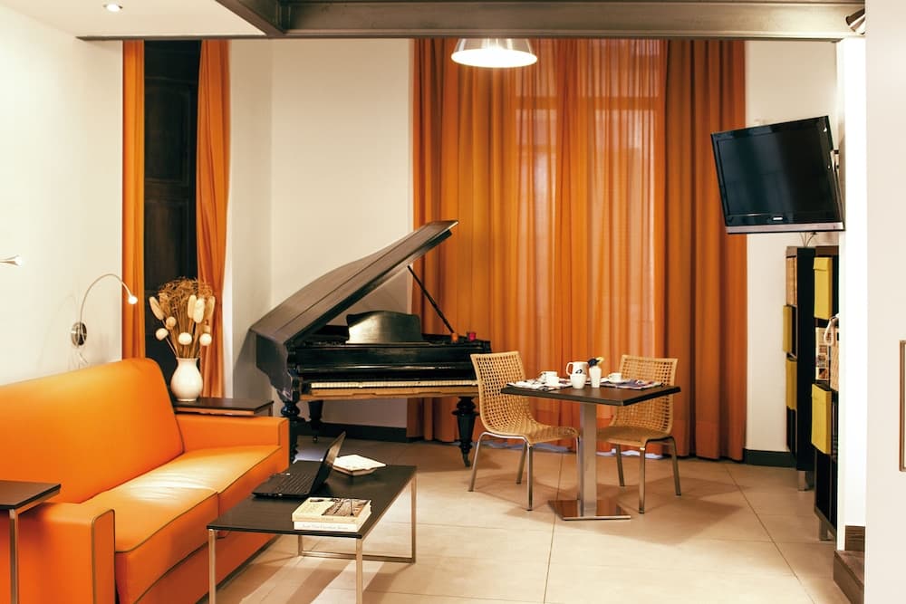 Residenza Pizzofalcone, Naples