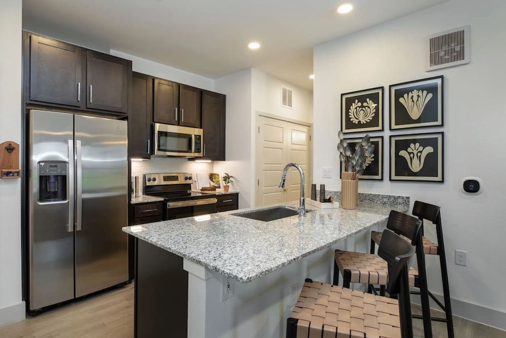 Blue Goose Apartments by Landing, Manor, photo 6