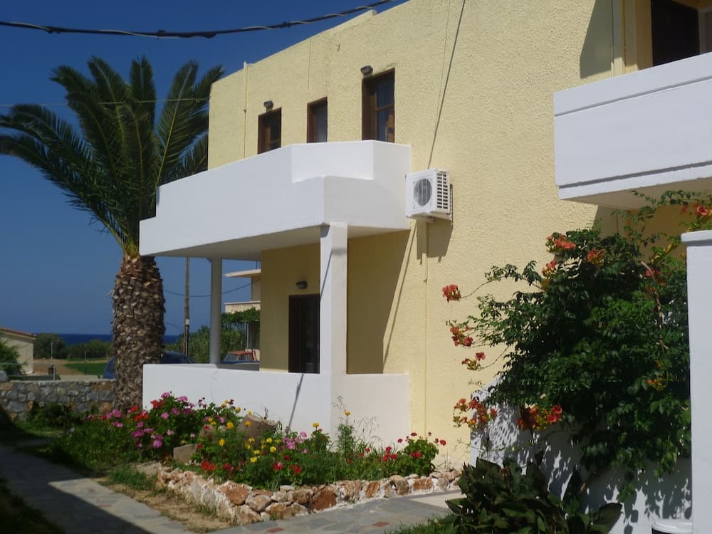 Karmi Studios & Apartments, Platanias