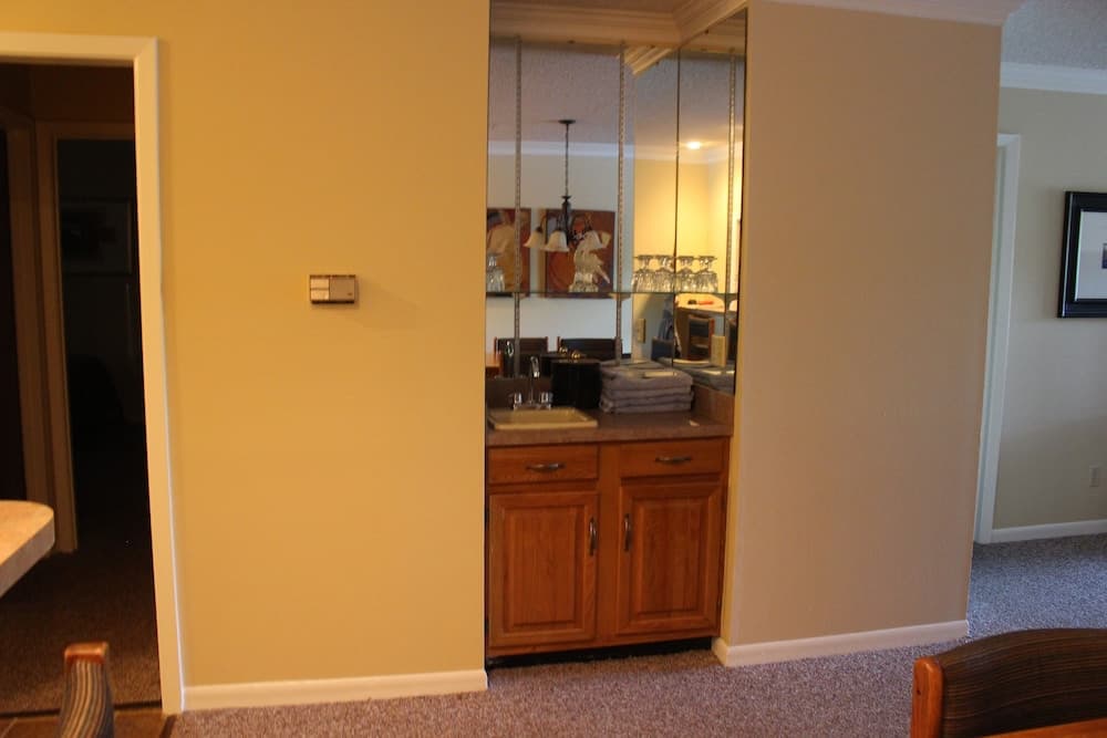 The Wharf Resort, Hot Springs, photo 3