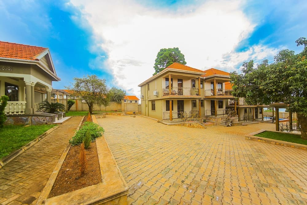 Victoria Breeze Hotel Apartment, Iganga