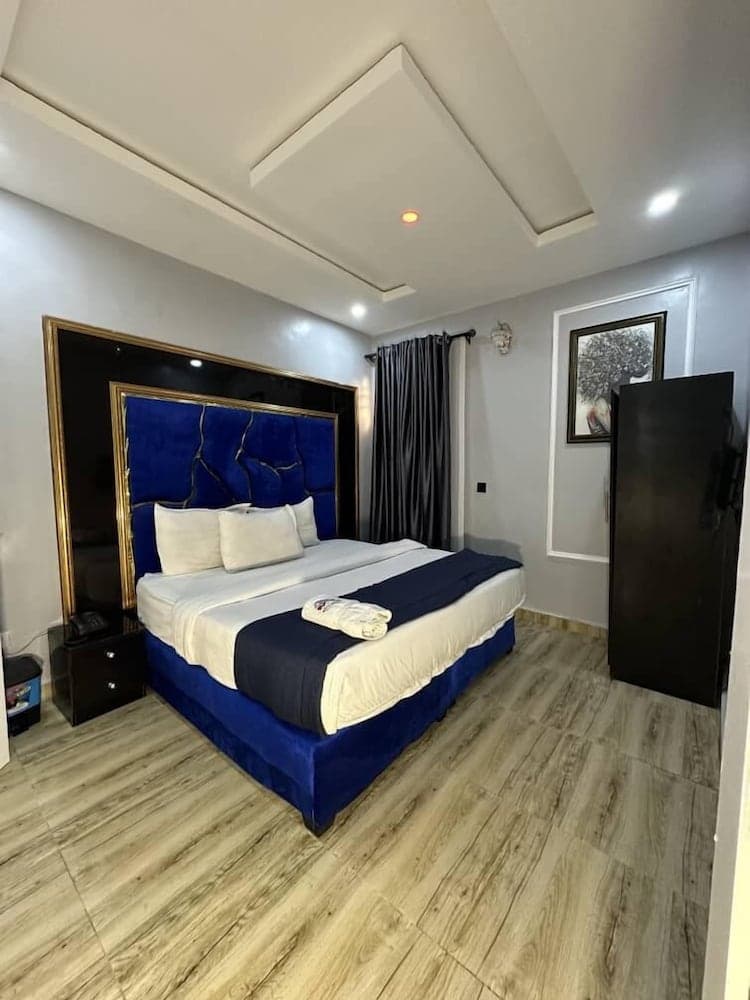 mountaintop suite and apartment, Lagos, photo 5