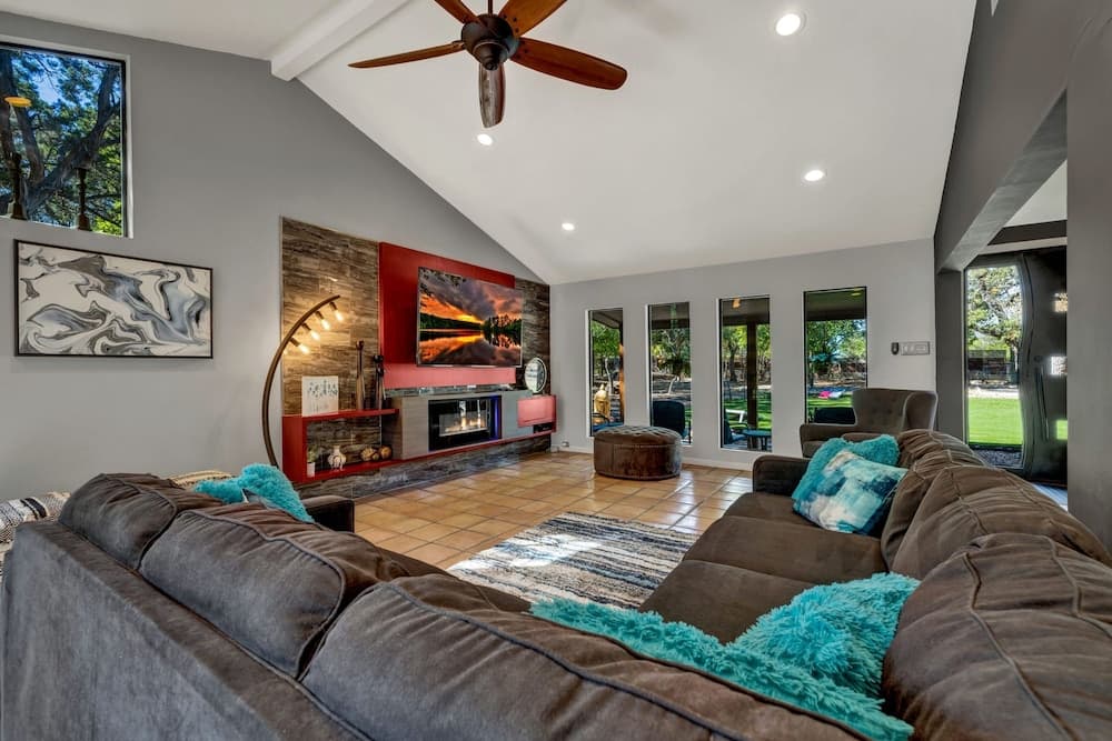 Terracotta Oasis - Wimberley for 30 Guests, Wimberley, photo 3