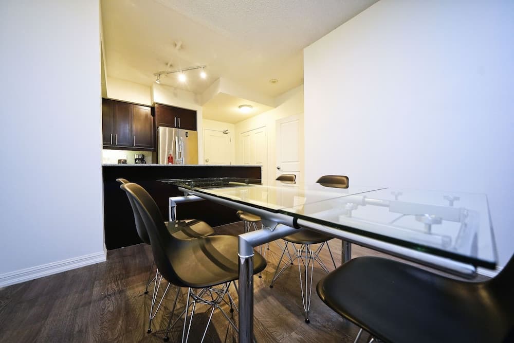 RivetStays - The Adelaide Suites, Toronto, photo 5