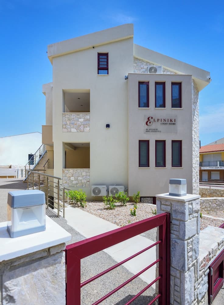 Elpiniki Luxury Rooms, Nea Propontida