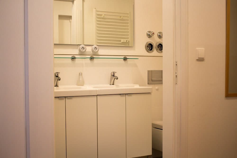 Bathroom at Pension Kaiser Ludwig