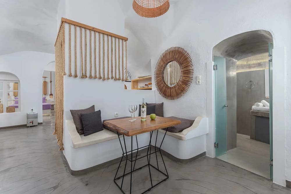 Hommage Suites With Caldera View & Hot tub, Santorini, photo 5