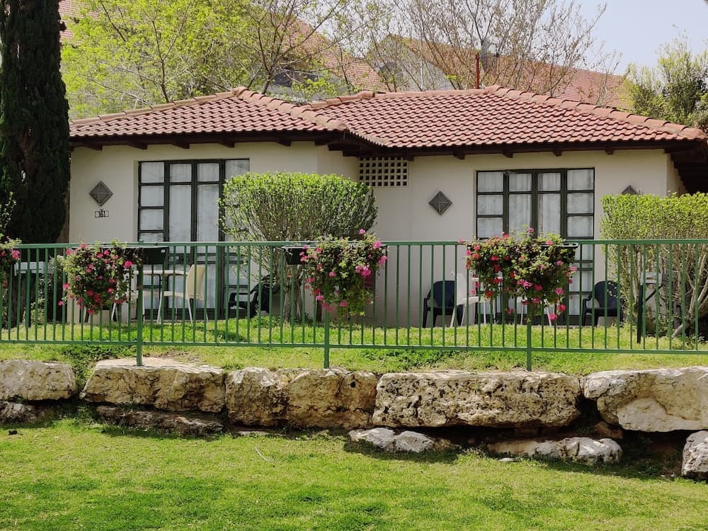 Shoresh Green Hills Family Suites Hotel, Mateh Yehuda